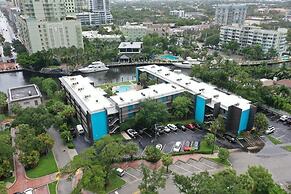 Artrageous on the river By RocketStay