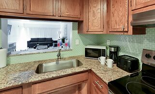 Artrageous on the river By RocketStay