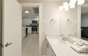 Artrageous on the river By RocketStay