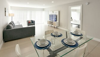 Artrageous on the river By RocketStay