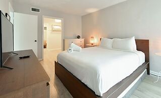 Artrageous on the river By RocketStay