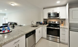 Artrageous on the river By RocketStay