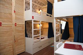 Mini hotel Artist on Baumanskaya - Hostel