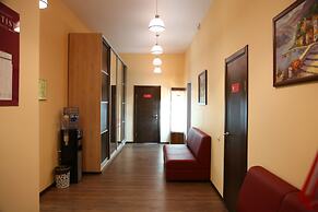 Mini hotel Artist on Baumanskaya - Hostel