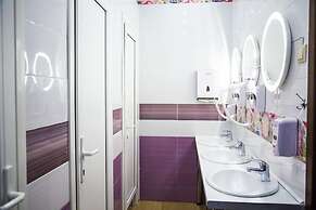 Mini hotel Artist on Baumanskaya - Hostel