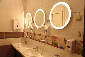 Mini hotel Artist on Baumanskaya - Hostel