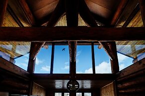 Hakuba Log Hotel Meteor
