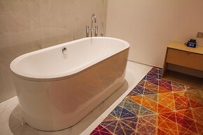 Holiday Inn Express Shanghai Songjiang Fangta by IHG