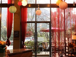 Ancient Street No.5 Youth Chic Hotel