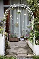 Ancient Street No.5 Youth Chic Hotel