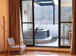 Ancient Street No.5 Youth Chic Hotel