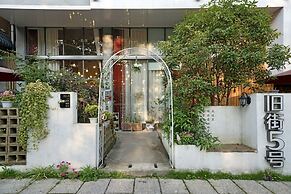 Ancient Street No.5 Youth Chic Hotel