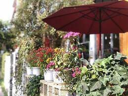 Ancient Street No.5 Youth Chic Hotel