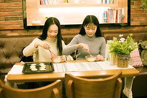 Ancient Street No.5 Youth Chic Hotel