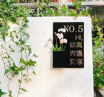 Ancient Street No.5 Youth Chic Hotel