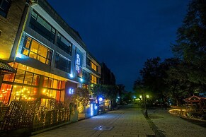 Ancient Street No.5 Youth Chic Hotel