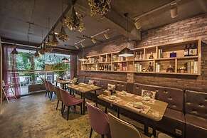 Ancient Street No.5 Youth Chic Hotel