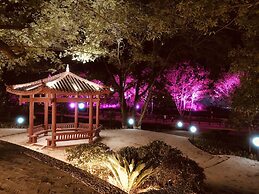 Ancient Street No.5 Youth Chic Hotel