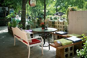 Ancient Street No.5 Youth Chic Hotel