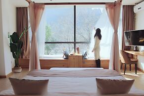 Ancient Street No.5 Youth Chic Hotel