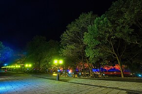 Ancient Street No.5 Youth Chic Hotel