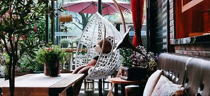 Ancient Street No.5 Youth Chic Hotel