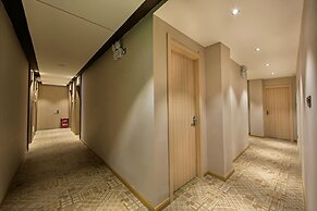 Ancient Street No.5 Youth Chic Hotel