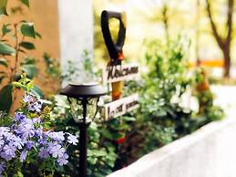 Ancient Street No.5 Youth Chic Hotel