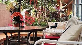 Ancient Street No.5 Youth Chic Hotel