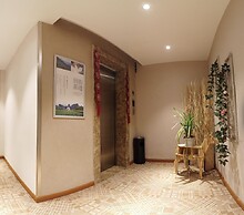 Ancient Street No.5 Youth Chic Hotel