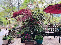 Ancient Street No.5 Youth Chic Hotel