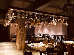 Ancient Street No.5 Youth Chic Hotel