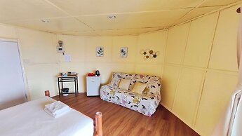 Paree Hut Resort Koh Sichang