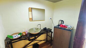 Paree Hut Resort Koh Sichang