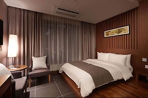 Osong H Hotel Sejong City