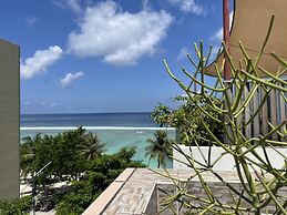 Turquoise Residence by UI