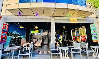 Turquoise Residence by UI