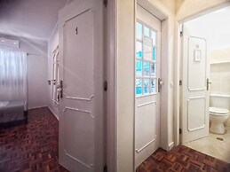 Roaz de Bandeira House