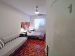 Roaz de Bandeira House