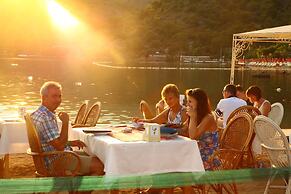 S3 Seahorse Beach Club & Hotel