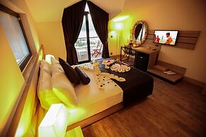 S3 Seahorse Beach Club & Hotel