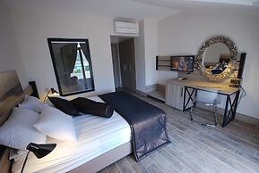 S3 Seahorse Beach Club & Hotel