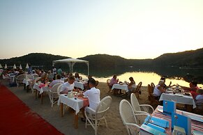 S3 Seahorse Beach Club & Hotel