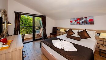 S3 Seahorse Beach Club & Hotel