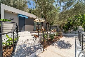 S3 Seahorse Beach Club & Hotel