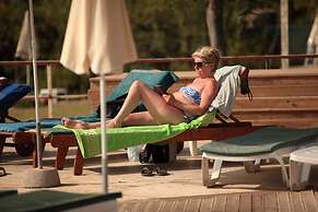 S3 Seahorse Beach Club & Hotel