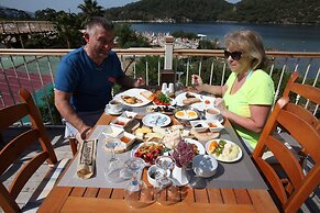 S3 Seahorse Beach Club & Hotel