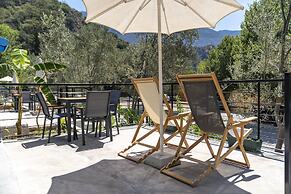 S3 Seahorse Beach Club & Hotel