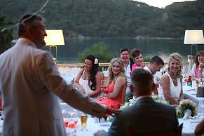 S3 Seahorse Beach Club & Hotel