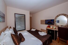 S3 Seahorse Beach Club & Hotel